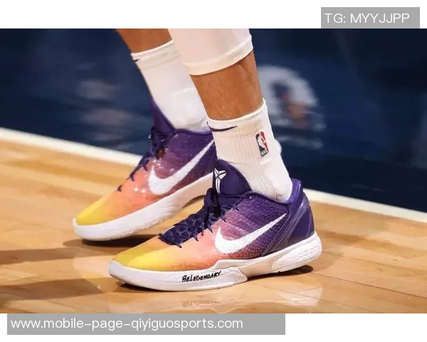 布克首次亮相新款签名鞋布克2代球鞋在比赛中引发关注 布克首次亮相新款签名鞋布克2代球鞋在比赛中引发关注