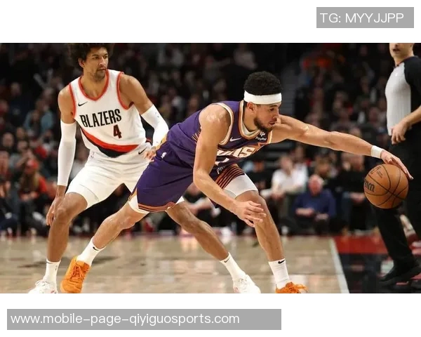 布克下半场狂砍23分揭秘：脱掉紧身防护短裤后活动自如