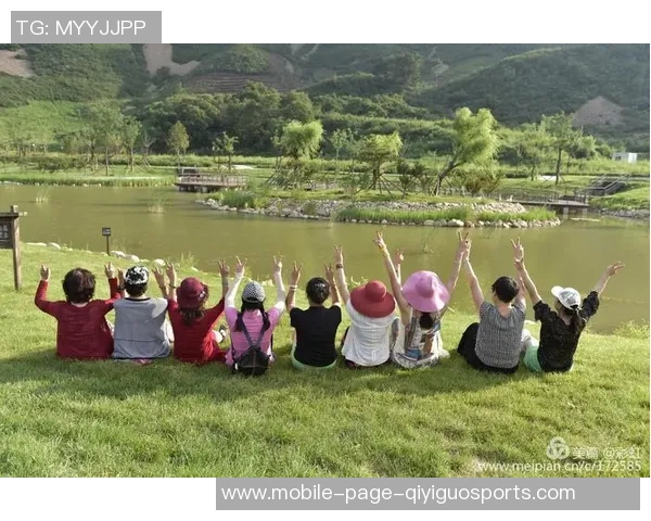 哈兰德分享休闲时光高尔夫球场上尽显运动魅力 哈兰德分享休闲时光高尔夫球场上尽显运动魅力